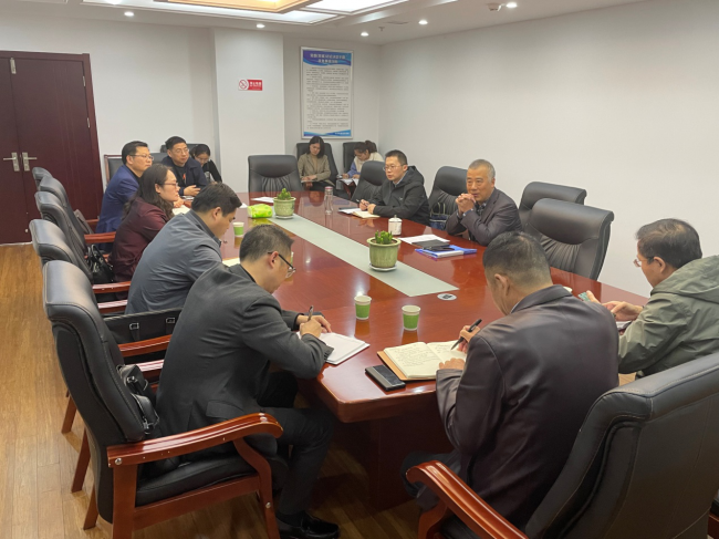 座谈会.png